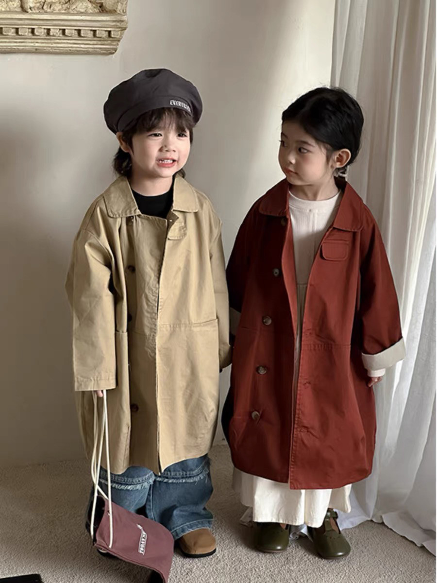 儿童纯色贴标风衣2026春季新款男童女童韩版宽松茧型长款长袖风衣