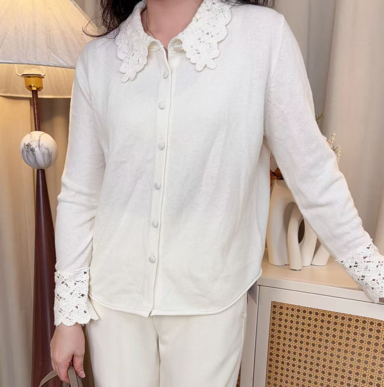 AG.BELLY/贝莉服饰秋冬羊毛娃娃领开衫