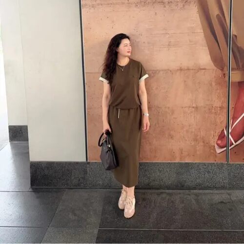 贝莉服饰夏季简约风短袖上衣半身裙套装显瘦百搭