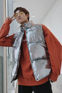港风羽绒棉马甲男女冬季加厚情侣款亮面马夹背心模特3MJ8108图片