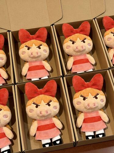 可爱飞天小女猪肥嘟嘟左卫门毛绒玩偶包包装饰挂件礼物