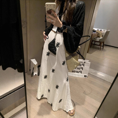 好看～亚麻刺绣蕾丝拼接半身裙女2026夏新款a字中长款设计感裙子