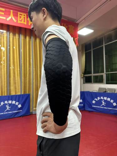 运动护臂蜂窝加长防撞防摔篮足球