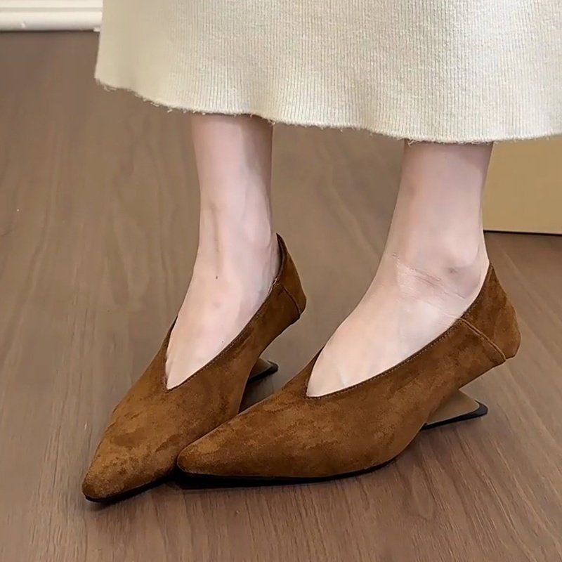 2025新款复古绒面坡跟尖头单鞋女韩版通勤浅口高跟鞋一脚蹬奶奶鞋,女鞋,深口单鞋,淘宝优惠券,粉丝福利购,淘宝优惠卷