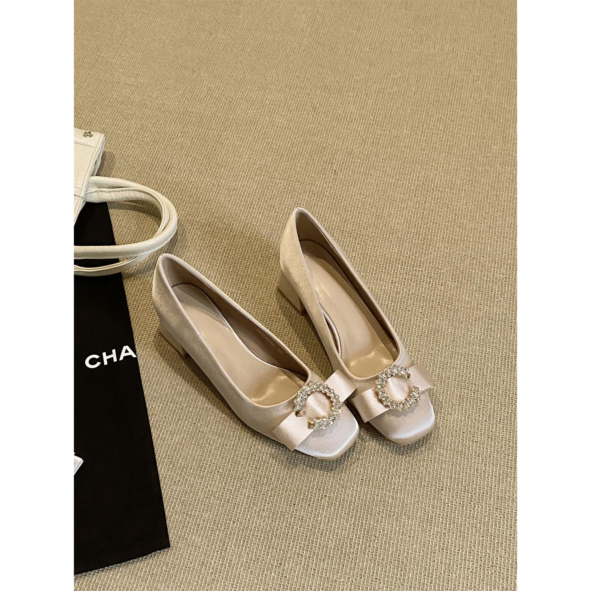 升级版~法式温柔配裙子粗跟浅口单鞋女秋季蝴蝶结缎面方头高跟鞋