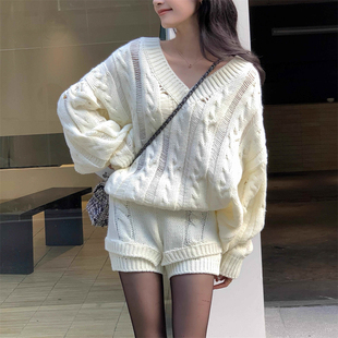 韩系秋冬宽松慵懒风中长款V领麻花针织加厚毛衣休闲短裤套装