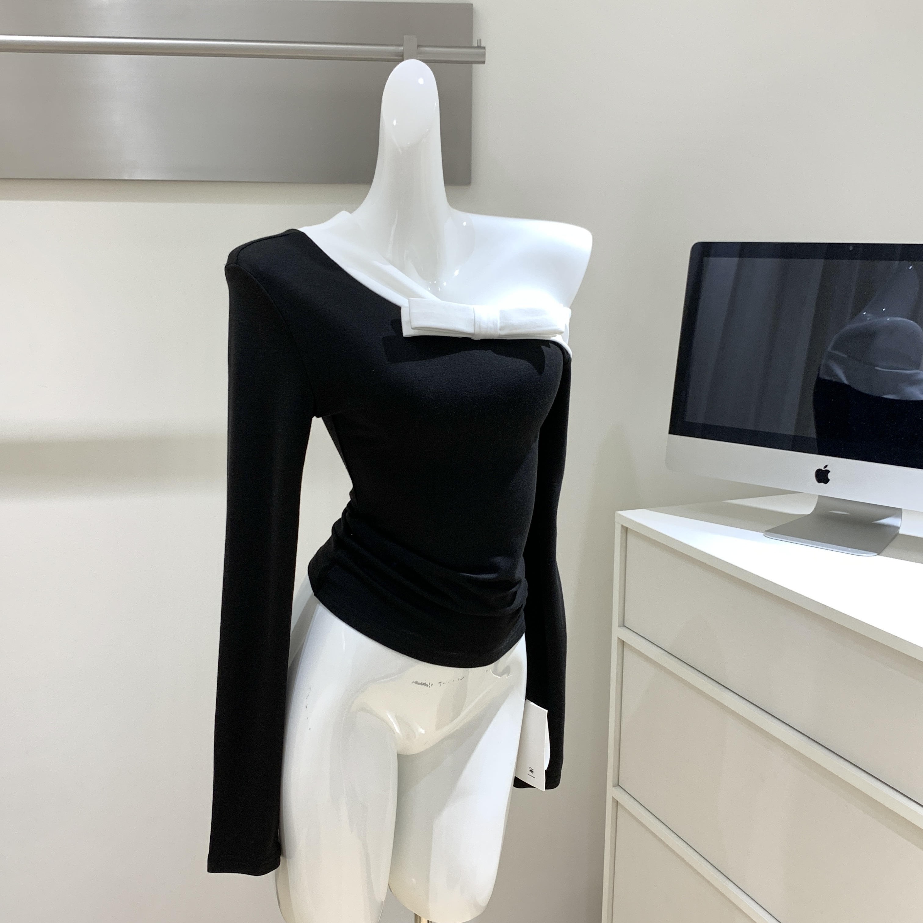 sheepland 韩系黑白拼接一字肩长袖t恤女早秋修身内搭打底衫上衣