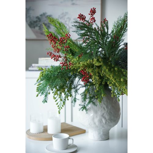 这是一瓶关于喜庆的插花