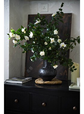 白色山茶玫红色山茶花鲜切山茶花鲜花水养真花瓶插花餐桌岛台鲜花