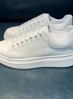 欧货轻奢潮牌简约大气小白鞋男士2026新款春夏真皮休闲板鞋男透气