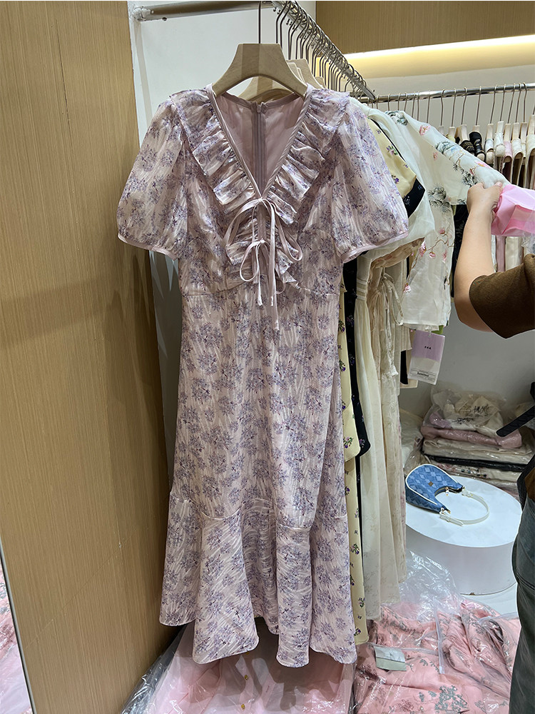 夏季新款荷叶边收腰法试碎花连衣裙V领泡泡短袖连衣裙女装
