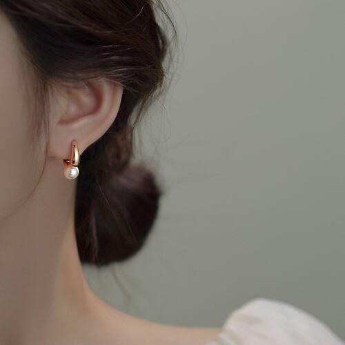 简约珍珠圆圈耳环女韩版设计感甜美通勤耳扣ins小众设计耳饰