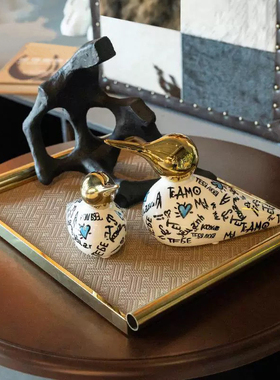 现代创意样板间售楼处桌面收纳盘摆件抽象人物动物小鸟组合装饰品