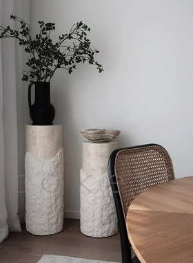 侘寂风简约Pila破碎洞石圆柱边几设计师款小户型客厅沙发边桌角几