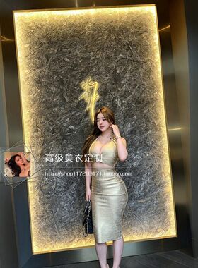 金属感烫金套装深V挂脖露腰包臀
