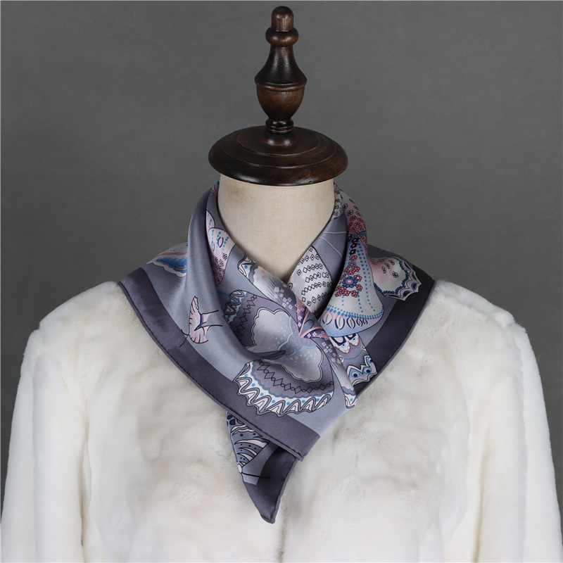 手工卷边蝴蝶印花素绉缎小方巾