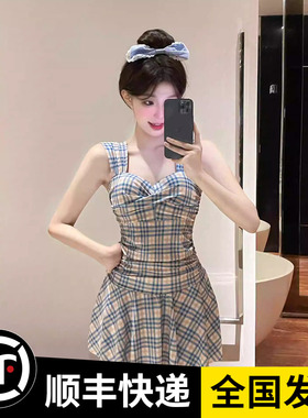 泳衣女夏2025新款女孩纯欲遮肉大小胸聚拢连体裙式温泉游泳装度假