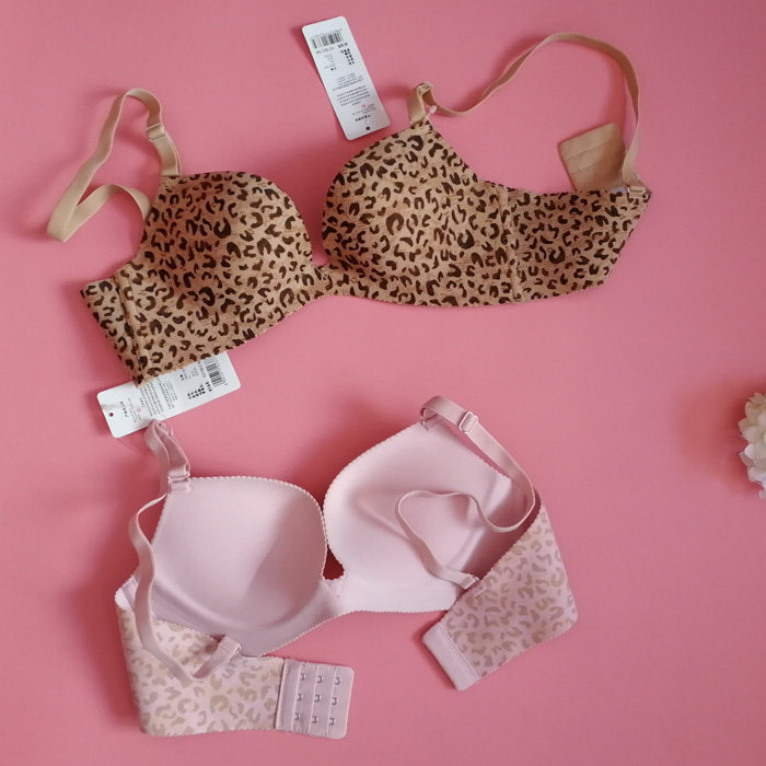 桑扶兰集团品牌文胸经典豹纹一片式无痕内衣上薄下厚调整舒适胸罩