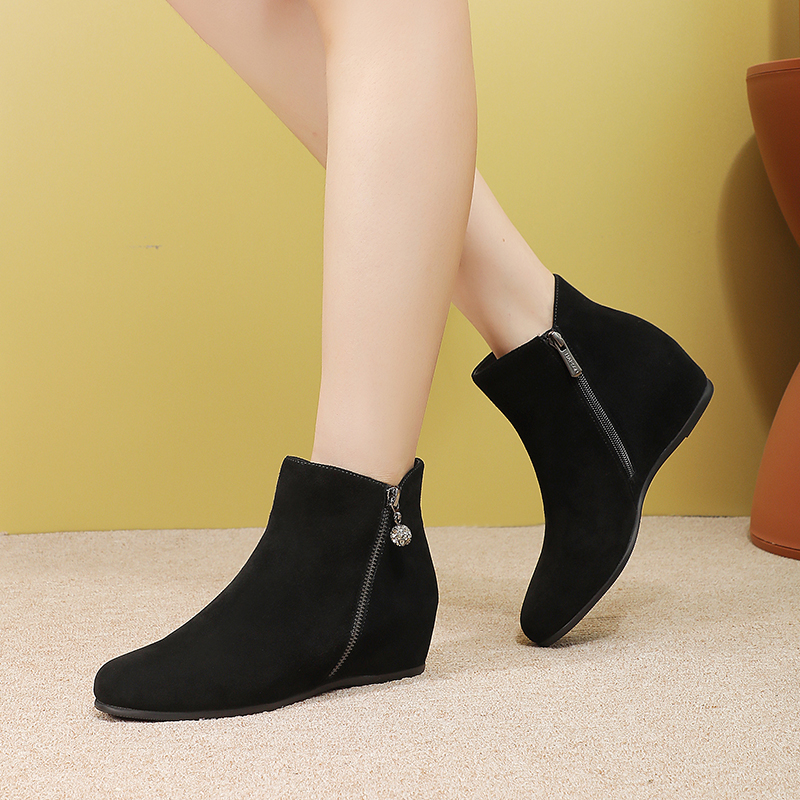 哈森新款中跟短靴时尚水钻女靴