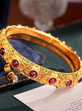 VISING珠宝培育红宝石宫廷风传承金色花丝镂空镶嵌手镯