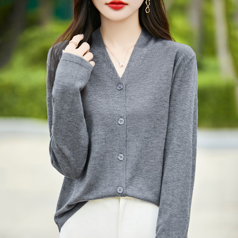 秋季精仿羊毛开衫女V领护颈长袖针织衫毛衣宽松纯色百搭外套上衣