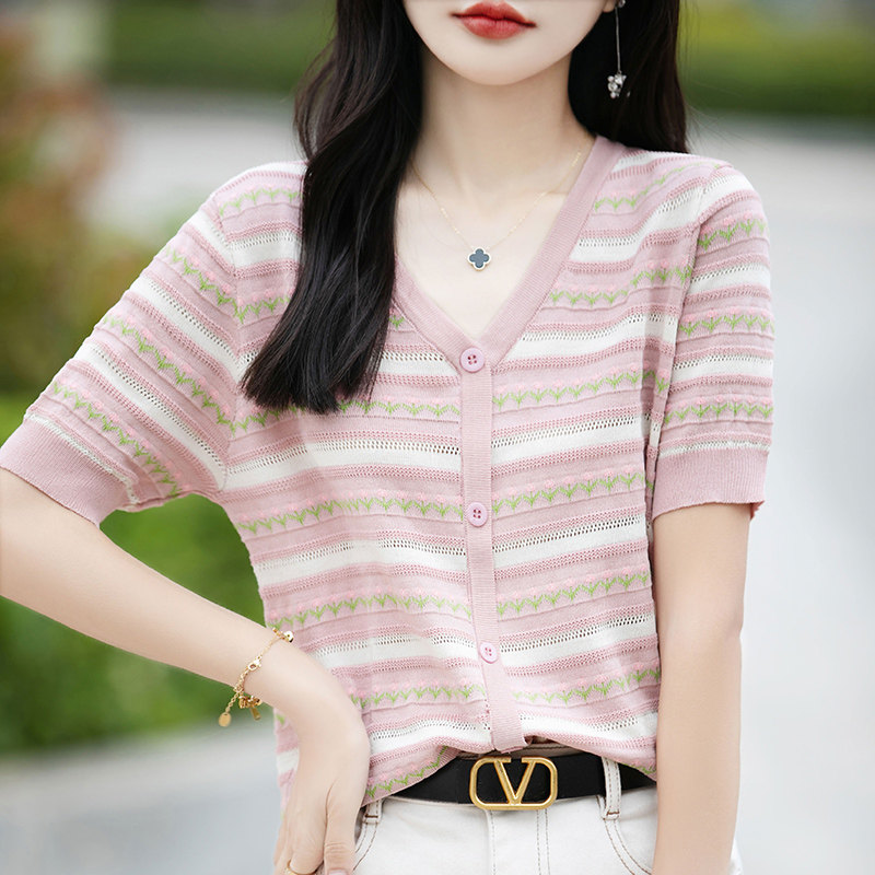莱赛尔天丝V领镂空纽扣上衣女夏季薄款小香风冰丝提花撞色针织衫