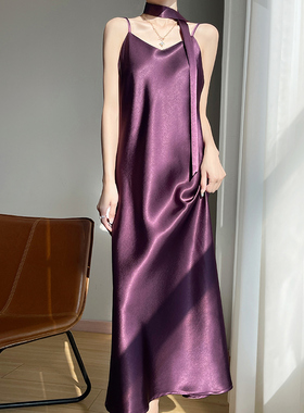 高级感光泽缎面V领吊带连衣裙女夏季醋酸垂感轻奢飘带长裙设计感