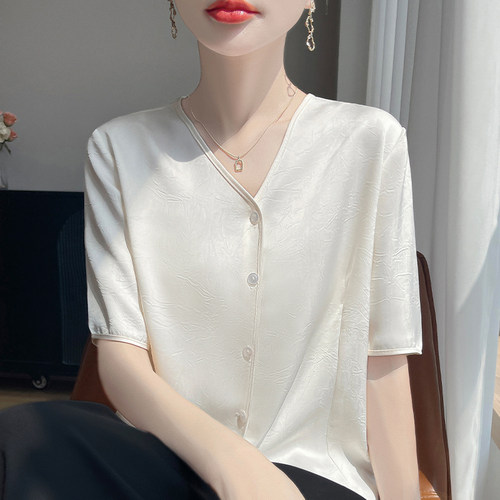 轻奢缎面V领衬衣短袖女开衫2025夏季新款别致洋气醋酸褶皱感衬衫
