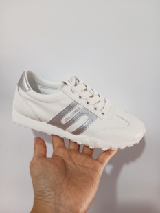 康妮女鞋2025秋真皮系带运动休闲鞋防滑耐磨舒适阿甘鞋潮鞋跑步鞋