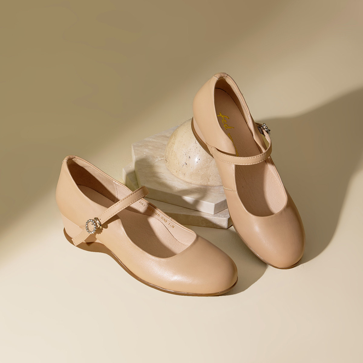fed头层牛皮2026春夏新款女鞋真皮舒适坡跟单鞋妈妈鞋玛丽珍鞋女