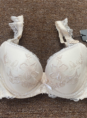 衣恋旗下EBLIN 肤色精美奢华刺绣聚拢上托女性文胸ECBR812031