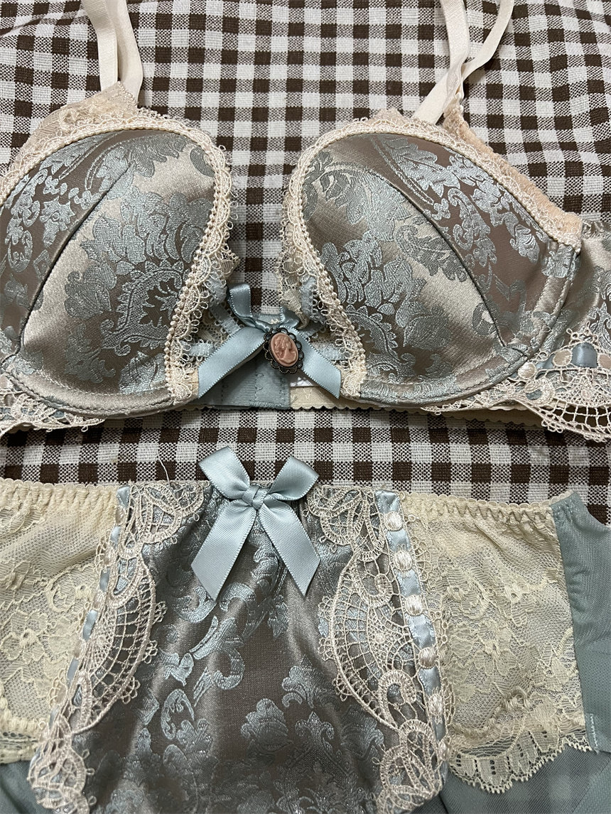 衣恋旗下EBLIN精致宫廷系列蓝色S32孤品女士文胸套装（重工系列）