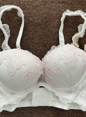 衣恋旗下EBLIN 象牙白精美宫廷风刺绣上托聚拢女性文胸ECBR835051