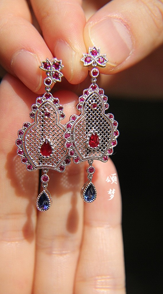 叶克捷琳娜的珠宝-颂梦设计师镂空欧式设计红宝石蓝宝耳环耳坠