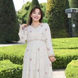 轻奢2026春季新款胖MM刺绣碎花裙大码女装v领淑女长袖连衣裙减龄