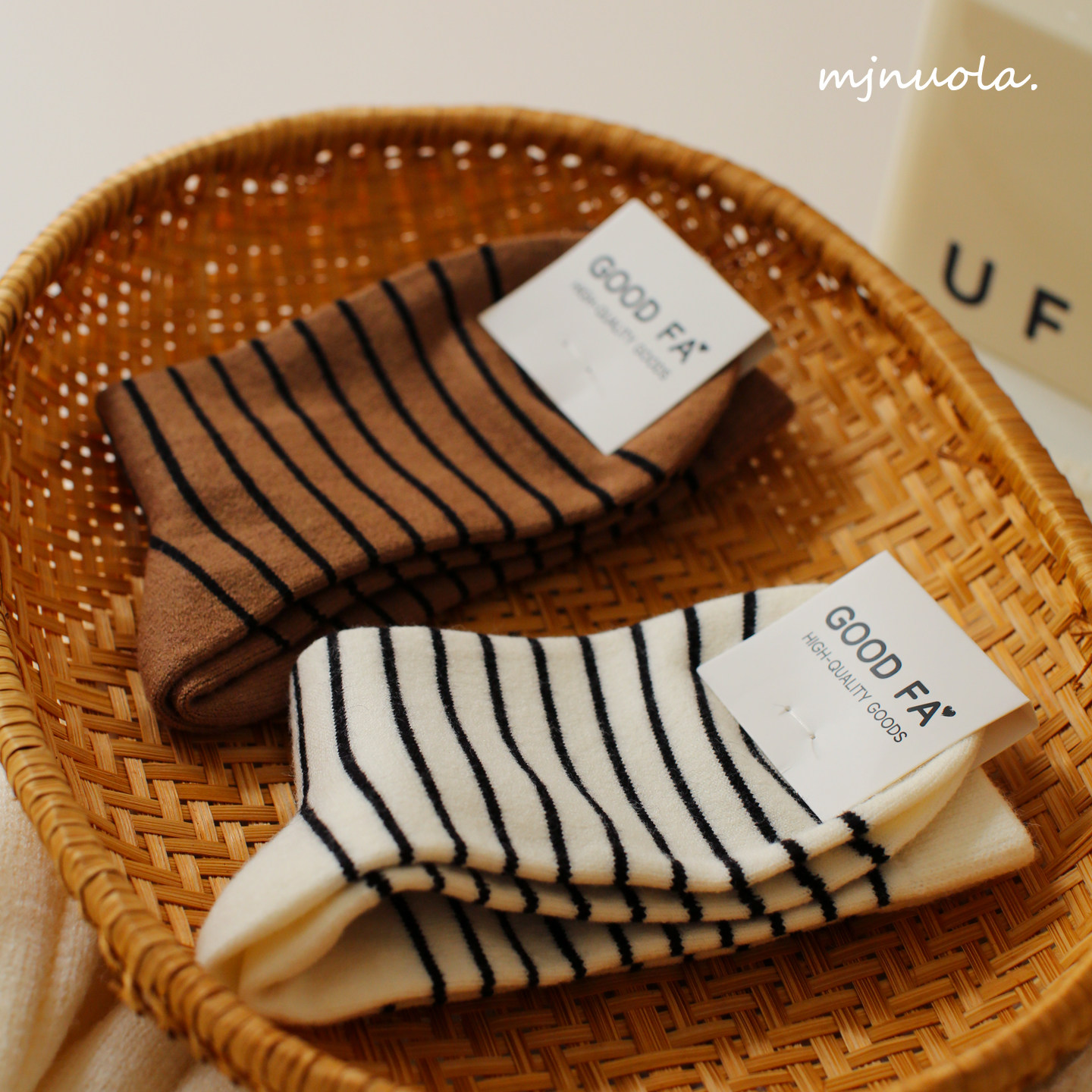 米吉诺拉 冬季无骨软糯绵羊毛韩系百搭细条纹保暖中筒堆堆袜子女