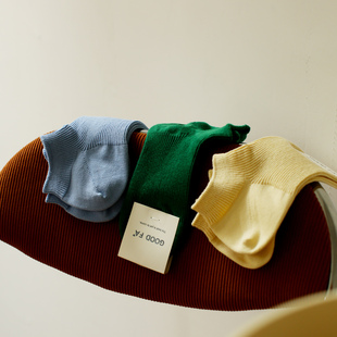 米吉诺拉 无骨双针粗线坑条不掉跟袜子女生纯色吸汗纯棉短袜 四季