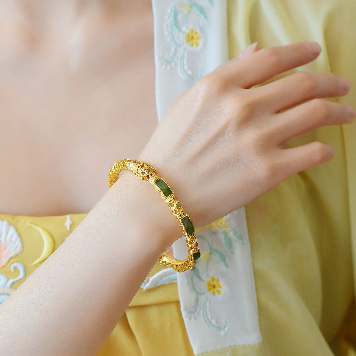 s925银镶嵌和田玉碧玉镂空多蛋面手镯多蛋面手镯吊坠珐琅彩18638