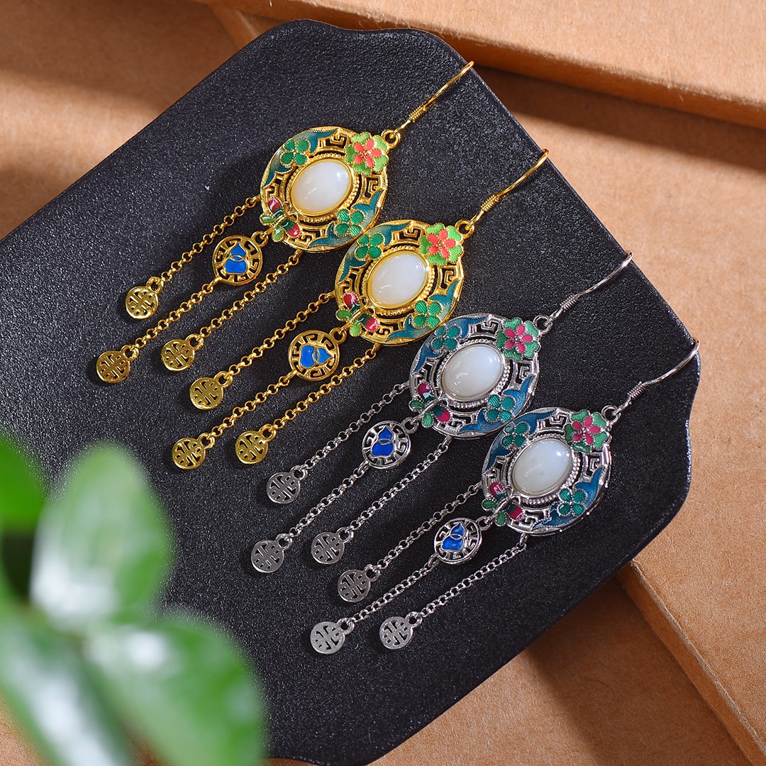 银镶嵌和田玉蛋面珐琅流苏耳坠