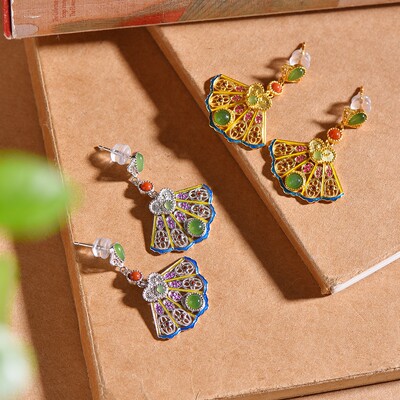 S925银镶嵌和田玉碧玉圆鼓面珐琅配南红彩锆裙形耳坠17108