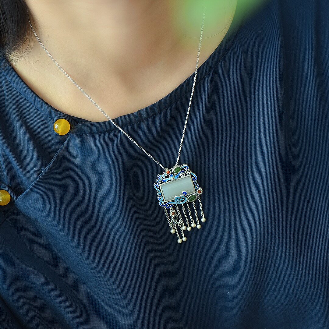 925银镶嵌和田玉长方鼓面白加绿珐琅吊坠颈饰长方形流苏项链26772