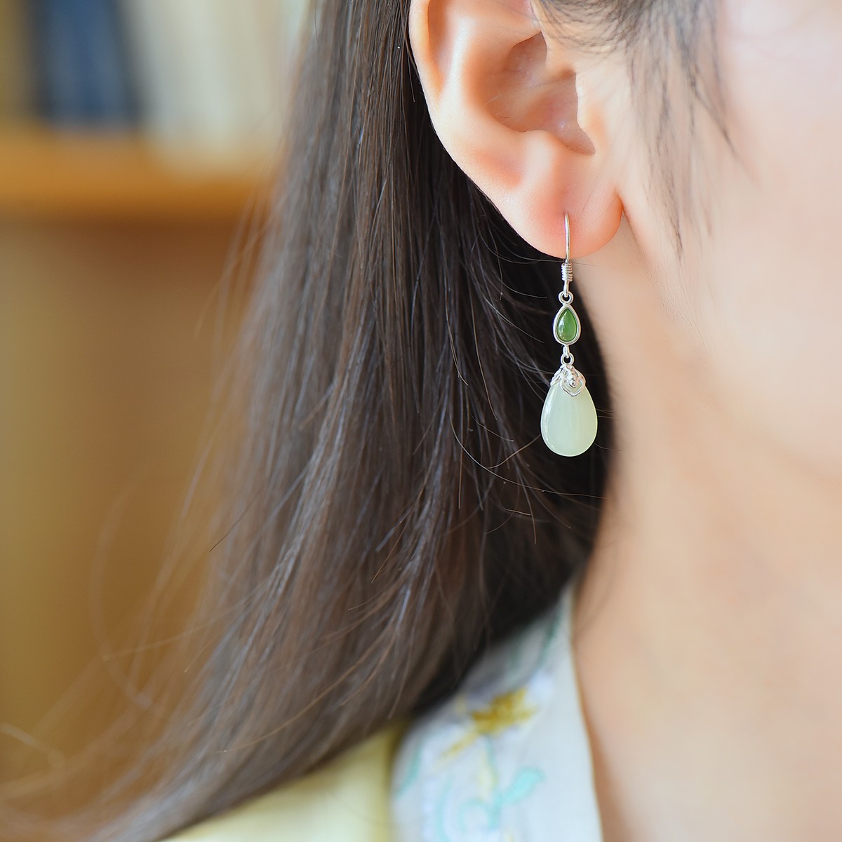 s925银镶嵌和田玉水滴耳坠女款耳环耳饰时尚气质百搭天然蛋面精致