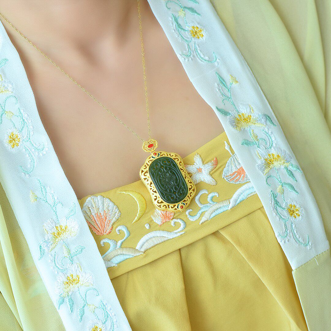 S925银镶嵌和田玉碧玉镂空香囊吊坠可打开16979-6#