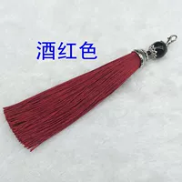 Бордовая кисточка с застежкой-лобстером 3662