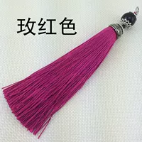 Розово-красная застежка-карабин с кисточкой 3661