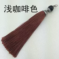 Светло-коричневая кисточка с застежкой-карабином 3633