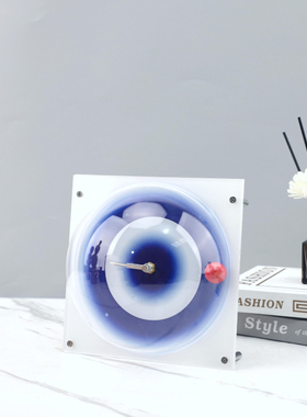 几何蓝色渐变太空立钟装饰摆件