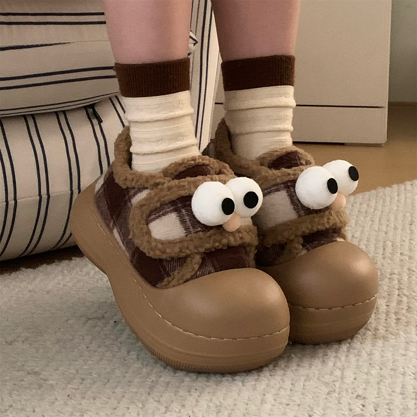 学生趣味大眼睛女士毛毛棉鞋厚底防滑户外新款ins魔术贴面包鞋冬