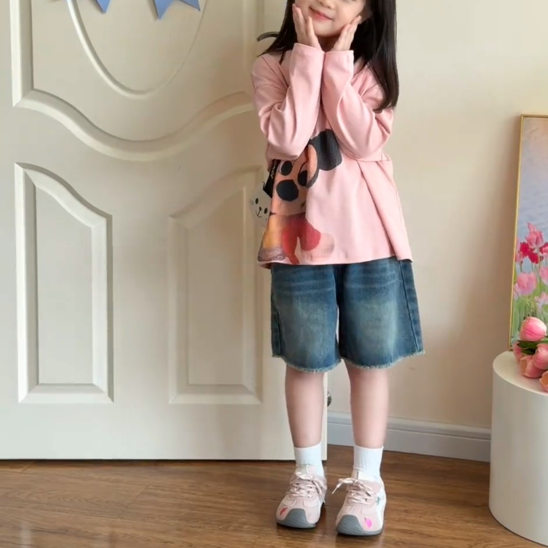 韩版米奇T恤2026春装新款女童卡通卫衣百搭宽松洋气上衣+牛仔中裤