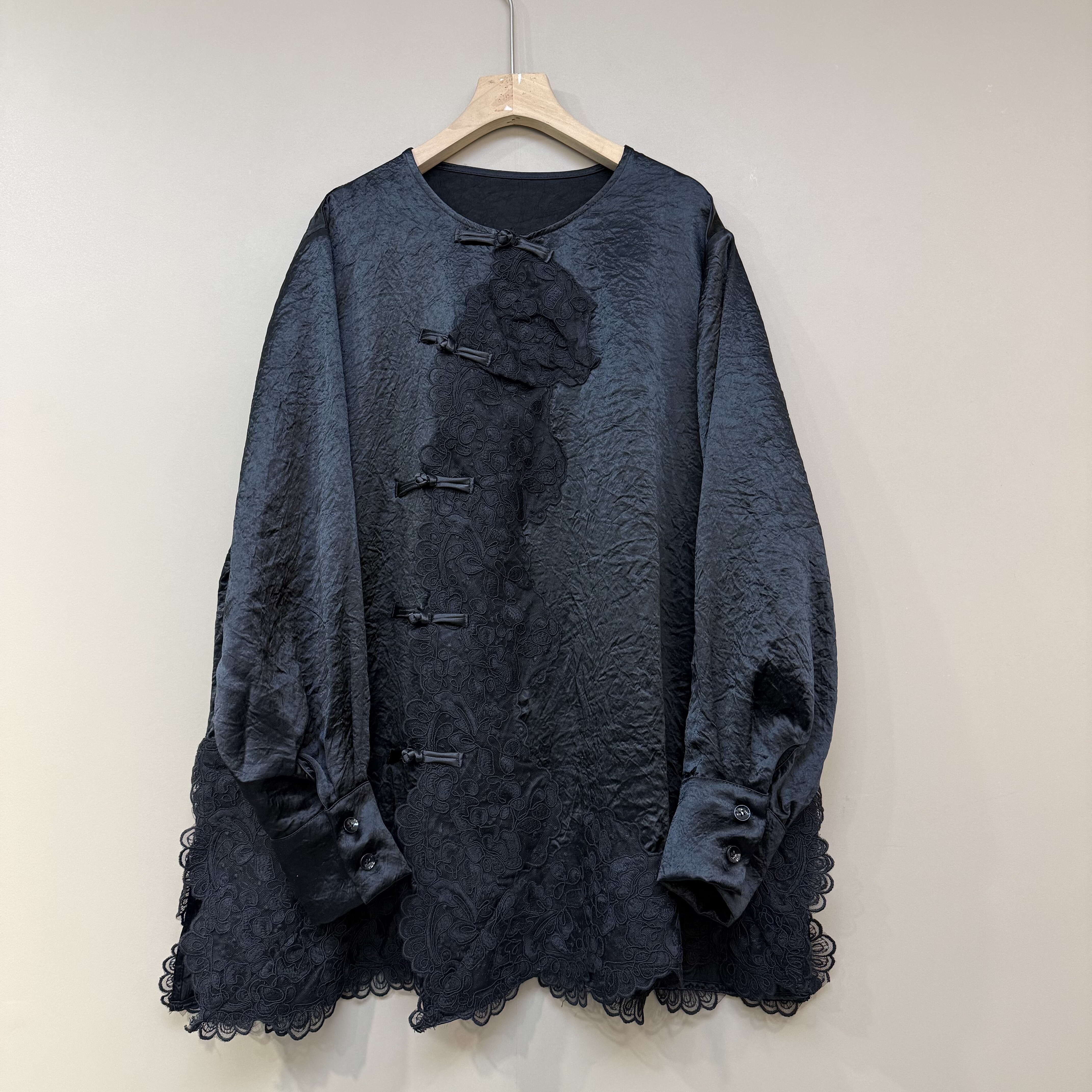 欧货2026新款醋酸拼蕾丝圆领衬衫女春季新中式盘扣设计上衣潮,女装/女士精品,衬衫,淘宝优惠券,粉丝福利购,淘宝优惠卷